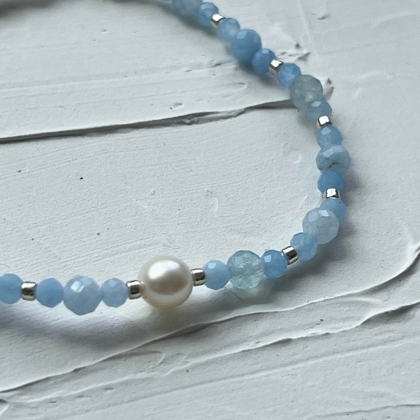 Bracelet aquamarine and pearls